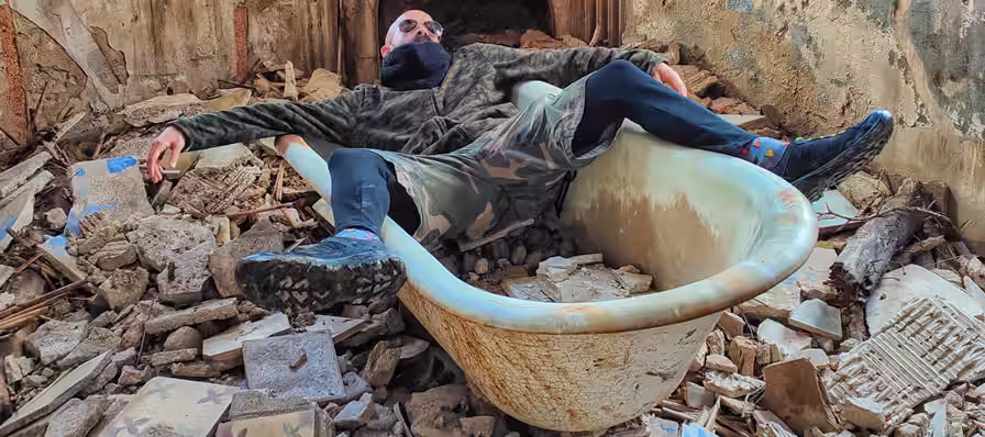 No hi ha res com una banyera abandonada - David Sitjes - Urbex - Barbut Català